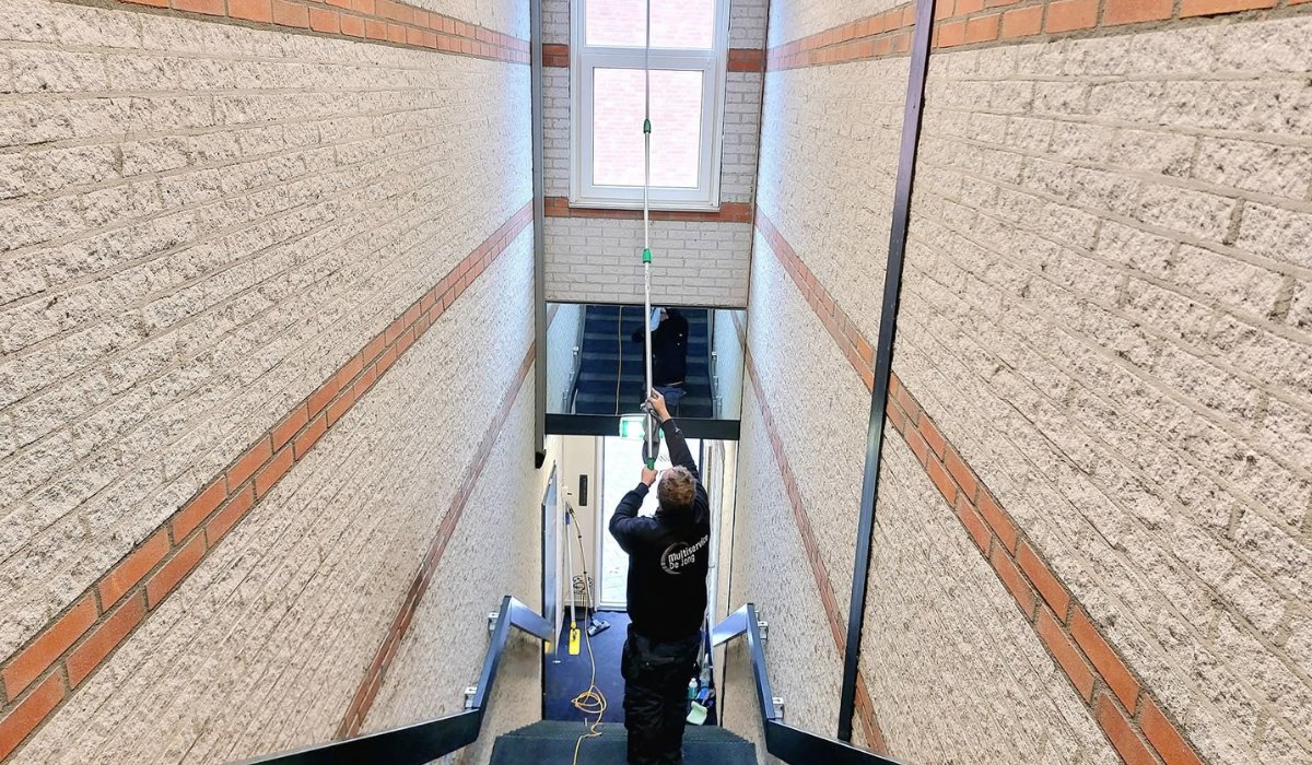 Trappenhuis schoonmaken VvE